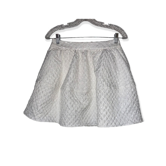 Express Women’s Size 4 White Mid Thigh Ruffle Skirt NWT - Picture 3 of 6